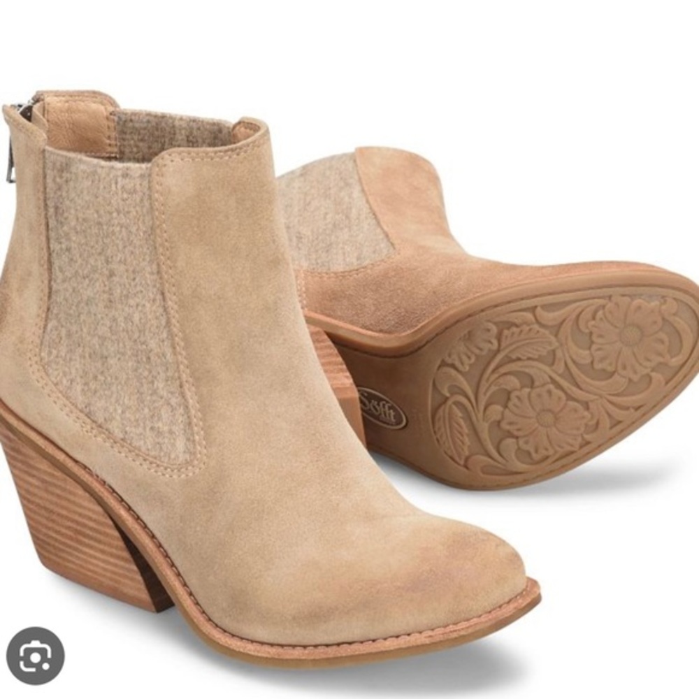Sofft Tara Chelsea barley suede cowboy style ankle booties